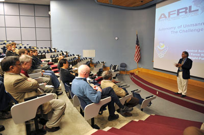 World Renowned UAV Control Expert Presents GSEAS Distinguished Guest Lecture