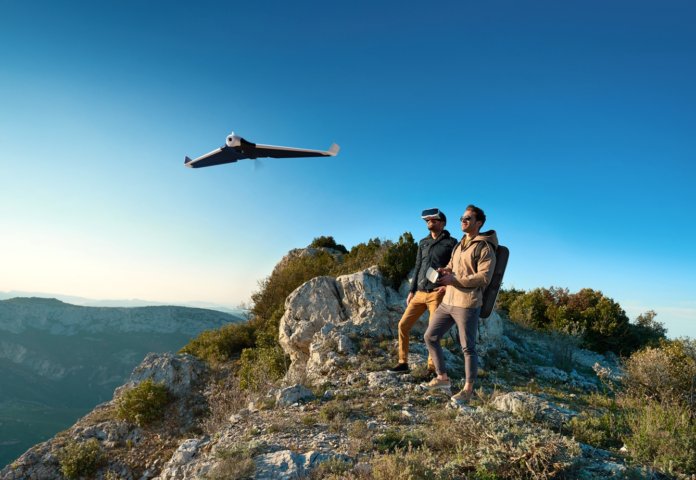 Parrot-Disco-Adventurer-Lifestyle disco