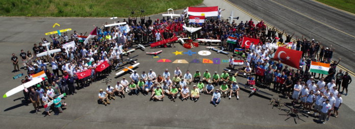 auvsi_suas-2018-group_photo