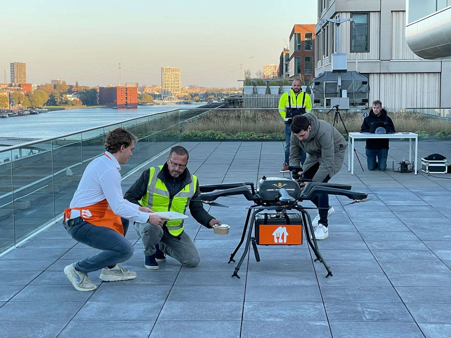 Drone flies meal in Amsterdam city center – sUAS News – The Business of Drones