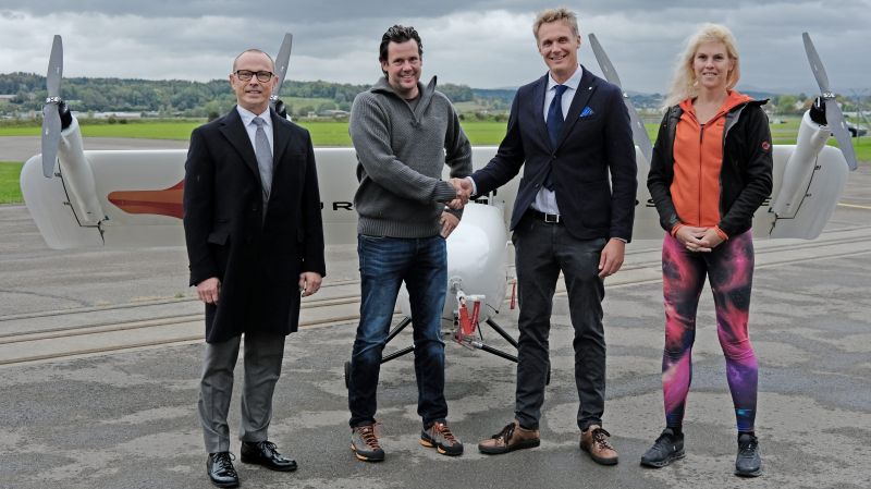 From left to right: Michael Savbäck (Founder and CEO Savback Helicopters), Thomas Pfammatter (Co-founder and CEO Dufour Aerospace), Martin Braaen (Founder of European Medical Drone) and Jasmine Kent (Co-founder and CTO Dufour Aerospace).
